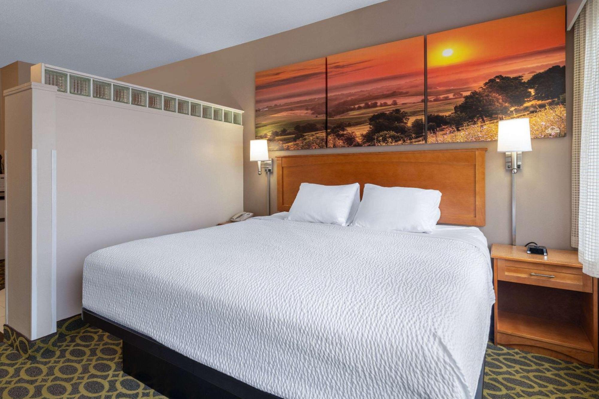 Days Inn & Suites By Wyndham Madison Exterior foto
